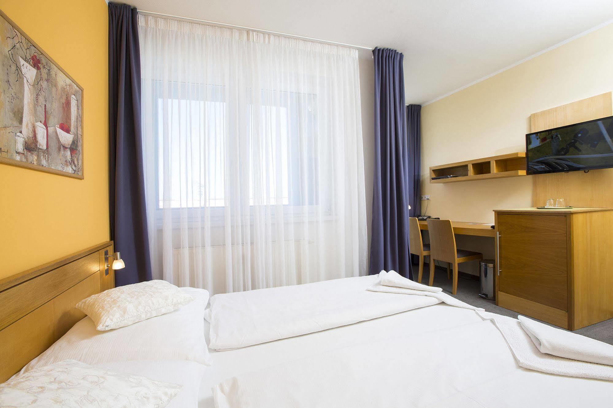 Hotel Trend Plzen Ngoại thất bức ảnh